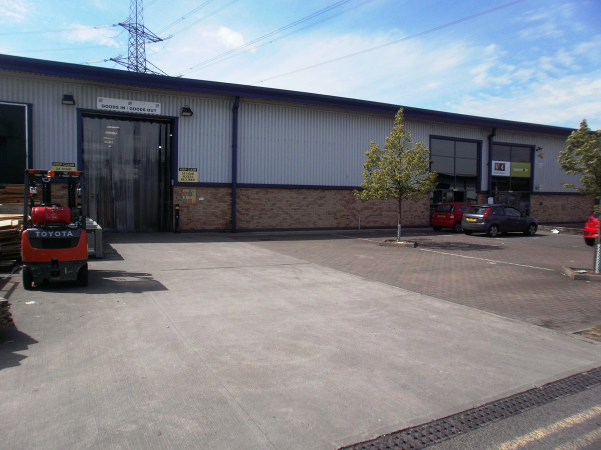 SIMPLE WAREHOUSE OR PRODUCTION SPACE AVAILABLE NOW IN CASTLE DONINGTON